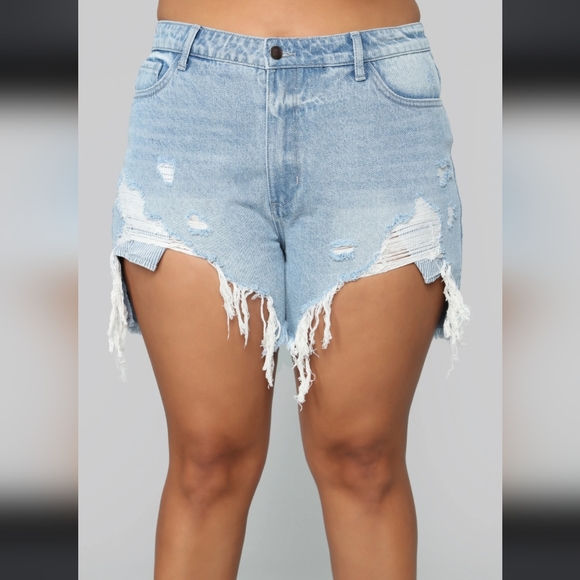 NWT!! FASHION NOVA SHORTS !! - Picture 3 of 13